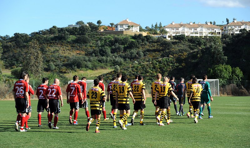 Pretemporada de equipos en La Cala Resort Warsaw v Berne