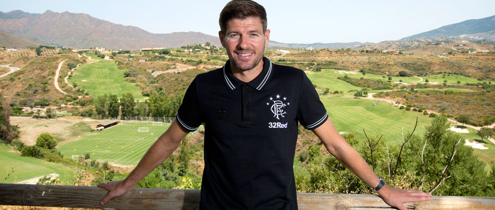 Steven Gerrard, entrenador de Los Rangers Football Club en La Cala Resort