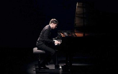 Galardonado pianista Aleksandr Kliuchko