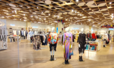 Punto acceso marca Desigual en La Cañada
